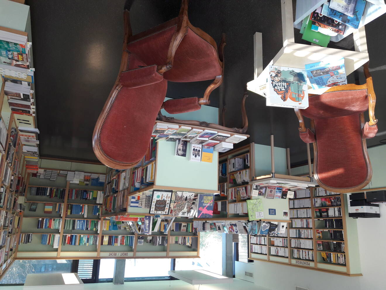 Intérieur de la librairie Librophoros