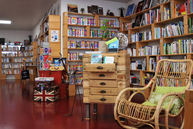 Intérieur de la librairie Baobab